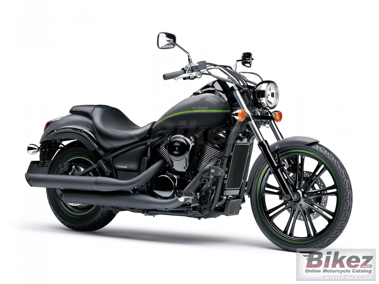 Big Kawasaki vn 900 custom picture and wallpaper from Bikez.com